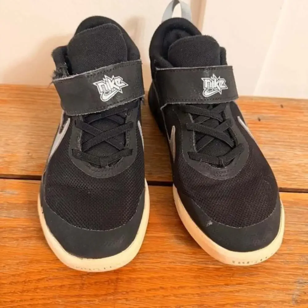 Kids Nike Team Hustle D 10 Sneakers Size 3